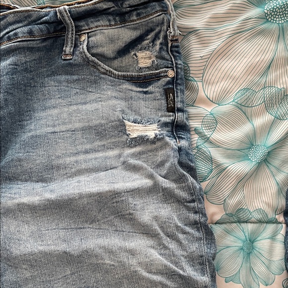 Silver Jeans Light Blue Distressed Denim Shorts - Picture 4 of 6